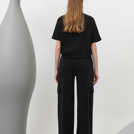 Tricou negru cu ren brodat