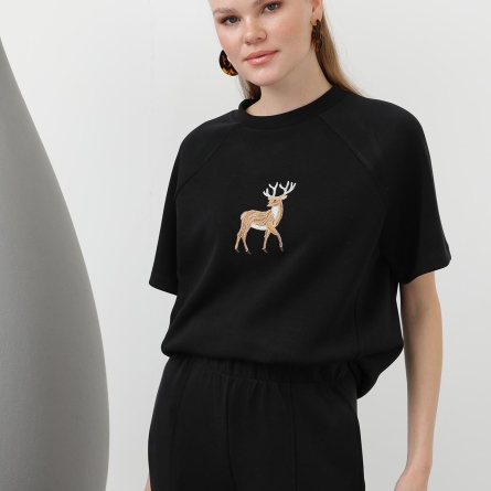 Tricou negru cu ren brodat