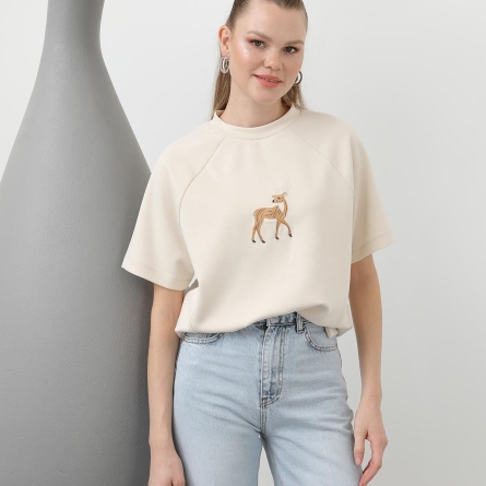 Ecru T-shirt with embroidered reindeer