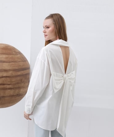 Cămașă albă cu fundă la spate