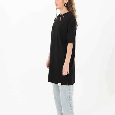 Черная женская базовая футболка