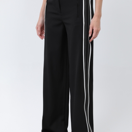 Женские черные брюки с боковыми полосами