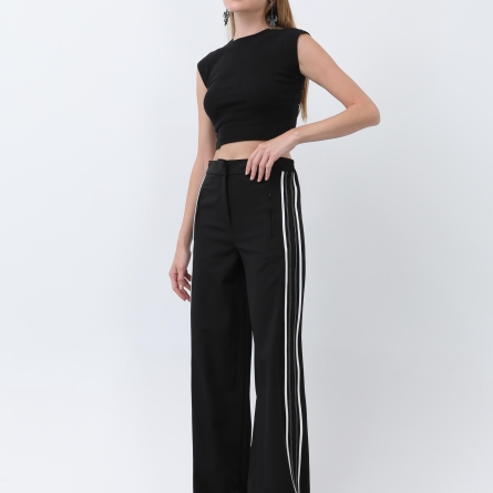 Женские черные брюки с боковыми полосами