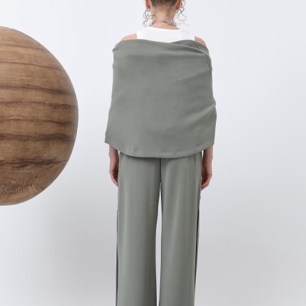 Брюки цвета хаки с боковыми кнопками