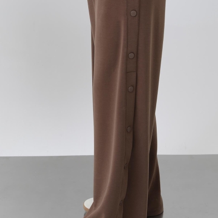 Брюки цвета антрацит с боковыми кнопками