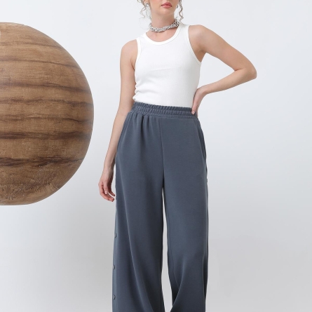 Anthracite pants with side snaps