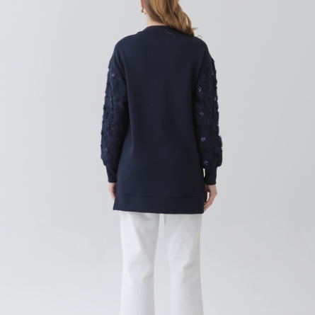 Blouse in navy with 3D floral print