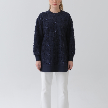 Blouse in navy with 3D floral print