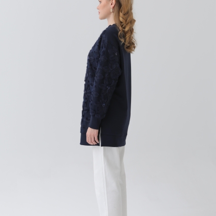 Blouse in navy with 3D floral print