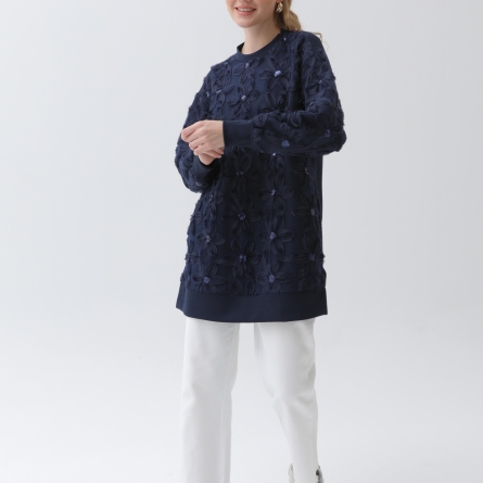 Blouse in navy with 3D floral print