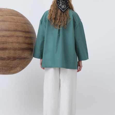 Зеленая оверсайз рубашка из хлопка с пуговицами