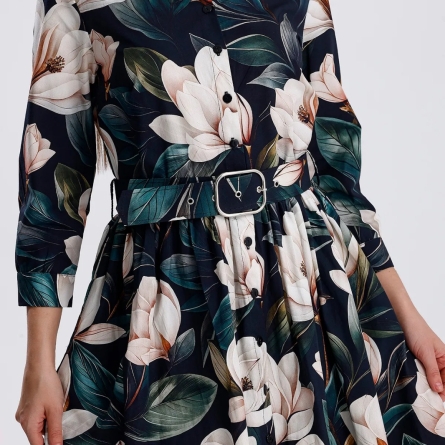 Платье миди с кремовым цветочным принтом и поясом на талии