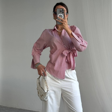 Рубашка в Красную Полоску с Элегантной Завязкой на Талии