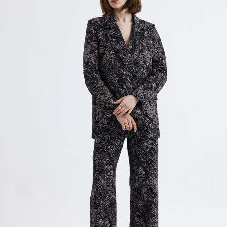 Women&rsquo;s Suit with Abstract Print