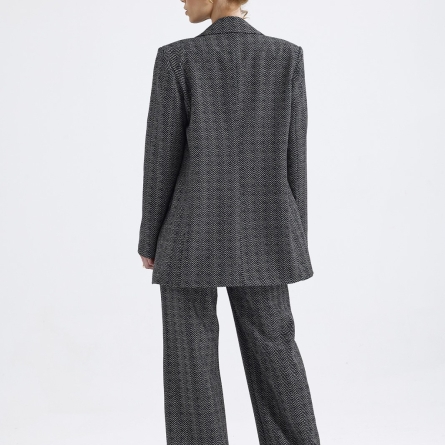 Costum damă cu imprimeu Chevron