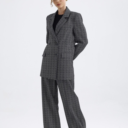 Costum damă cu imprimeu Chevron