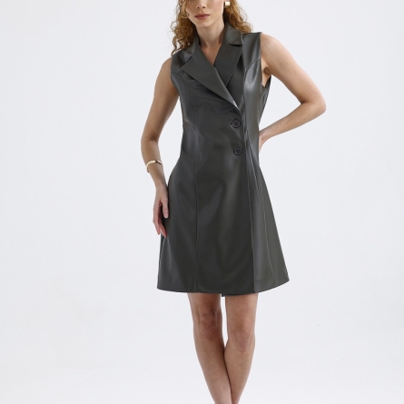 Rochie neagră tip sacou din piele ecologică