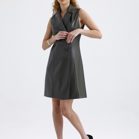 Rochie neagră tip sacou din piele ecologică