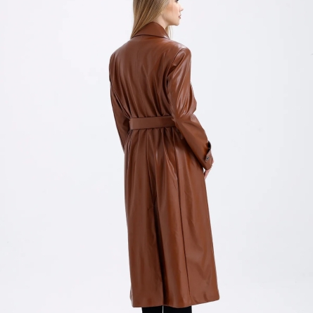 Длинный светло-коричневый тренч из эко-кожи
