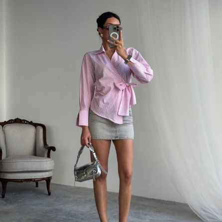 Рубашка в Розовую Полоску с Элегантной Завязкой на Талии