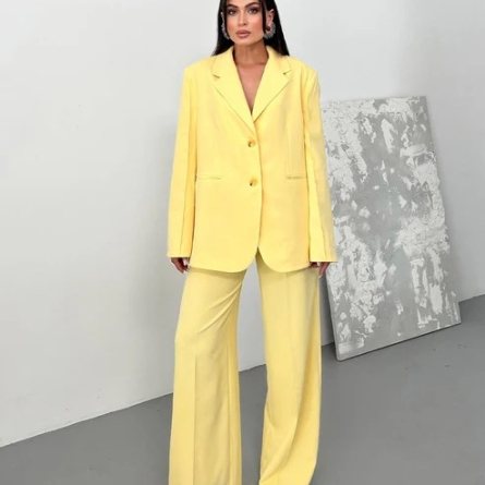 Светло-желтые брюки палаццо