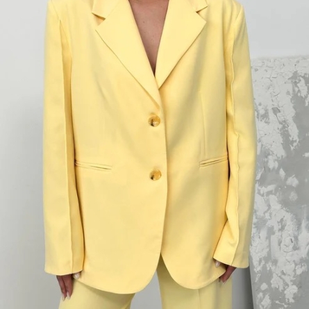 Oversized yellow blazer with straight cut