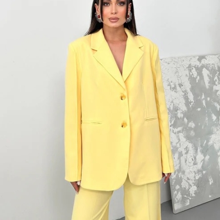 Oversized yellow blazer with straight cut