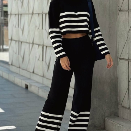 Вязаный черный комплект в полоску