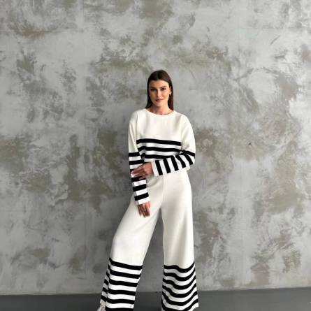 Set alb tricotat din 2 piese cu dungi negre