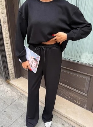 Черный Костюм из 2-х Предметов с Вырезом на Спине