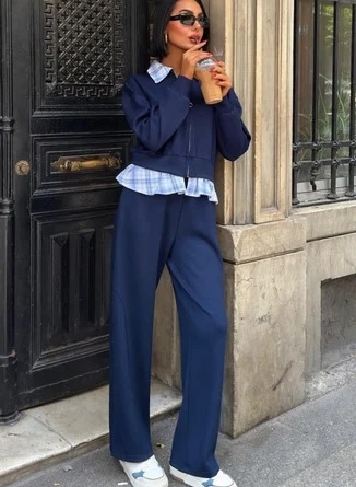 Синий костюм с воротником и вставками в виде рубашки