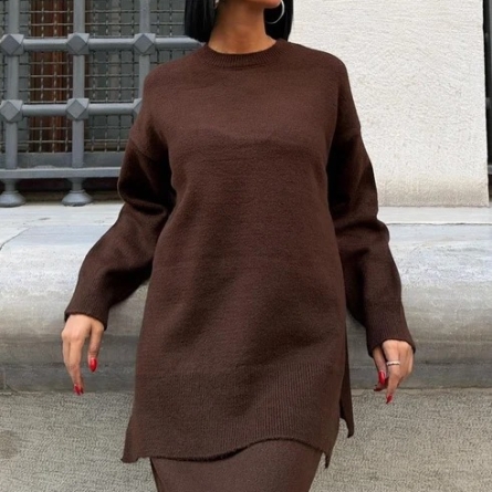 Set Maro Tricotat cu Fustă Midi și Bluză Largă