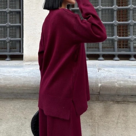 Set Burgundy Tricotat cu Fustă Midi și Bluză Largă