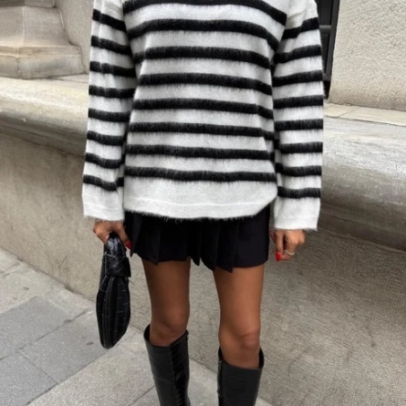 Белый Вязаный Свитер в Полоску