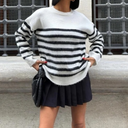 Белый Вязаный Свитер в Полоску