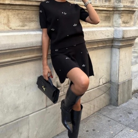 Черный Вязаный Комплект с Вышивкой и Юбкой Клеш