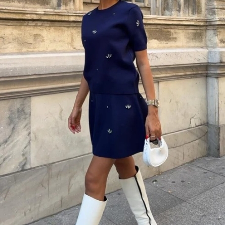 Темно синий Вязаный Комплект с Вышивкой и Юбкой Клеш