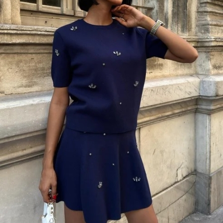 Темно синий Вязаный Комплект с Вышивкой и Юбкой Клеш