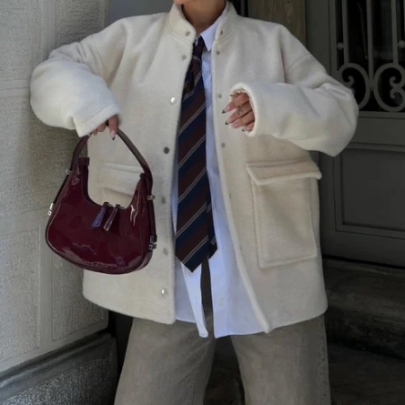 Jachetă beige din blană ecologică cu croială oversized