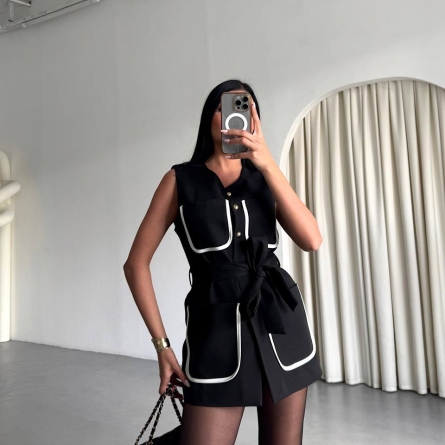 Vesta Neagra cu Buzunar si Nasturi