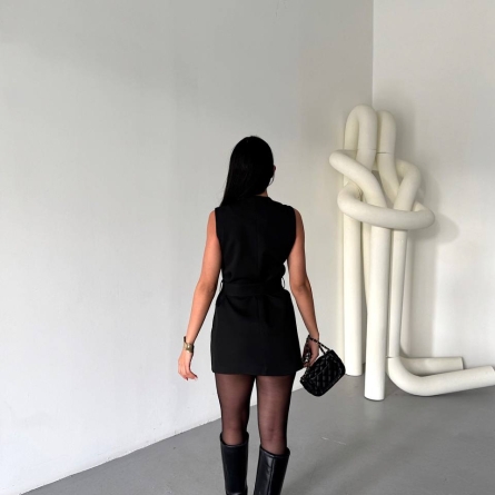 Vesta Neagra cu Buzunar si Nasturi