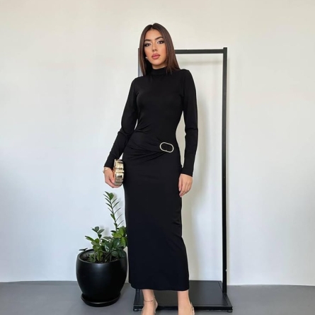 Rochie Midi Neagră cu Detaliu Metalic &icirc;n Talie