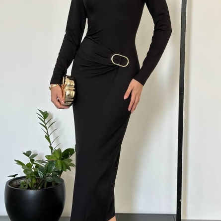 Rochie Midi Neagră cu Detaliu Metalic &icirc;n Talie