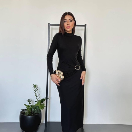 Rochie Midi Neagră cu Detaliu Metalic &icirc;n Talie