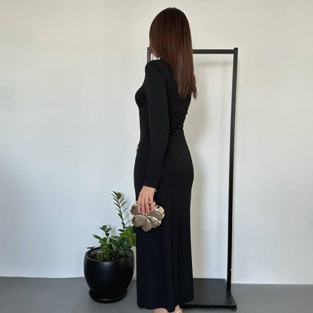 Rochie Midi Neagră cu Detaliu Metalic &icirc;n Talie