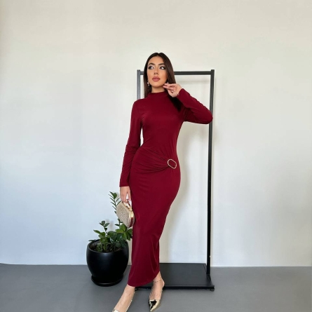 Бордовое Миди-Платье с Металлическим Акцентом