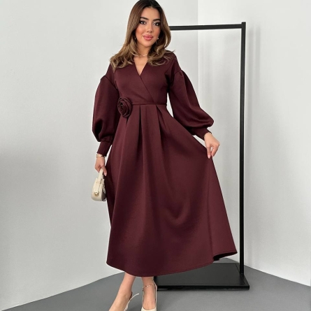 Бордовое миди-платье с пышными рукавами и цветком