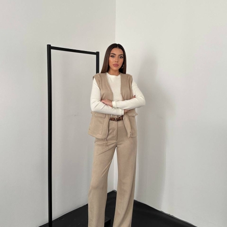 Женский Костюм Бежевый с Жилетом и Брюками