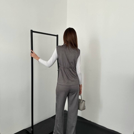 Costum Casual Gri cu Vestă și Pantaloni