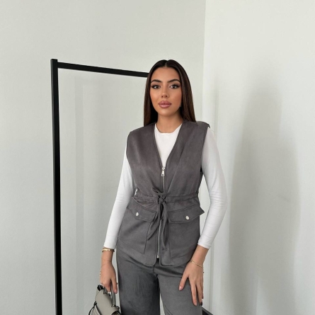 Costum Casual Gri cu Vestă și Pantaloni